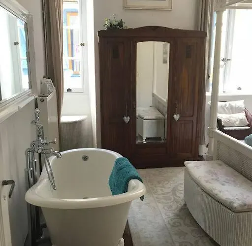 Hébergement de vacances Riverside 4 Bed House Full Of Character And Charm *