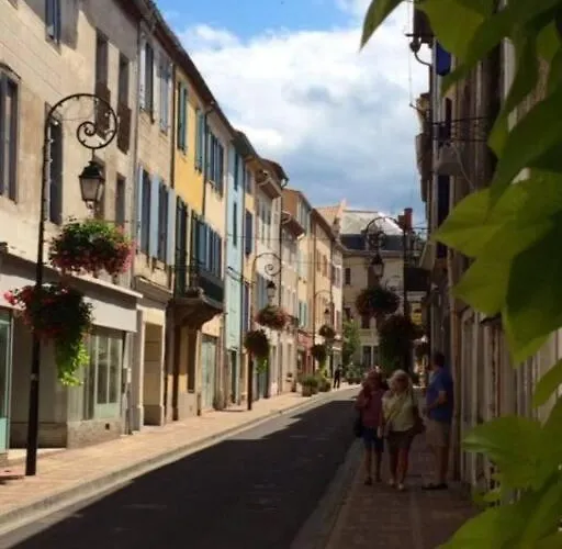 Hébergement de vacances Riverside 4 Bed House Full Of Character And Charm